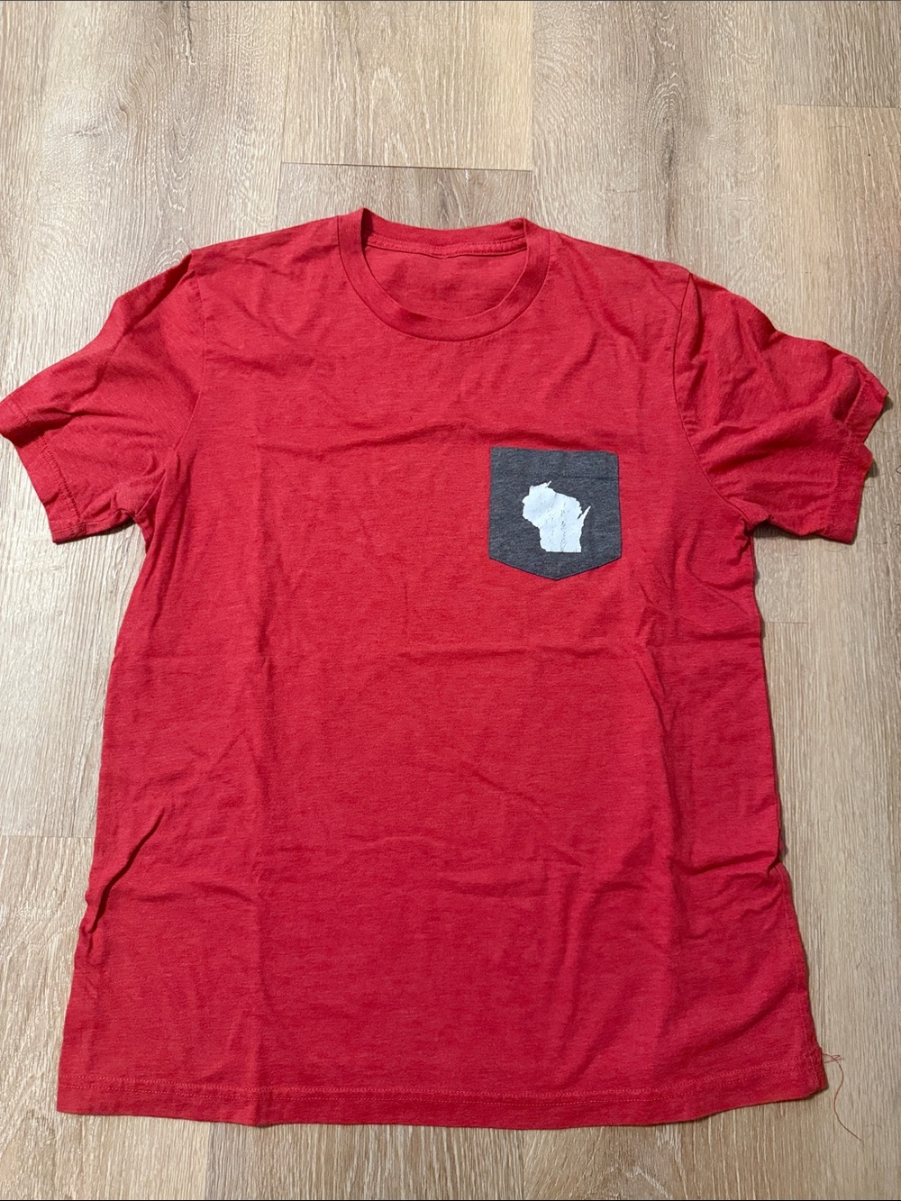 Wisconsin badger Mens Red Short-Sleeve Crew Neck T-Shirt with Contrasting Pocket